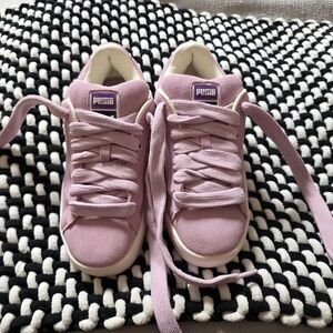 Ladies Puma Sneakers, Size 8.5, Light Pink
